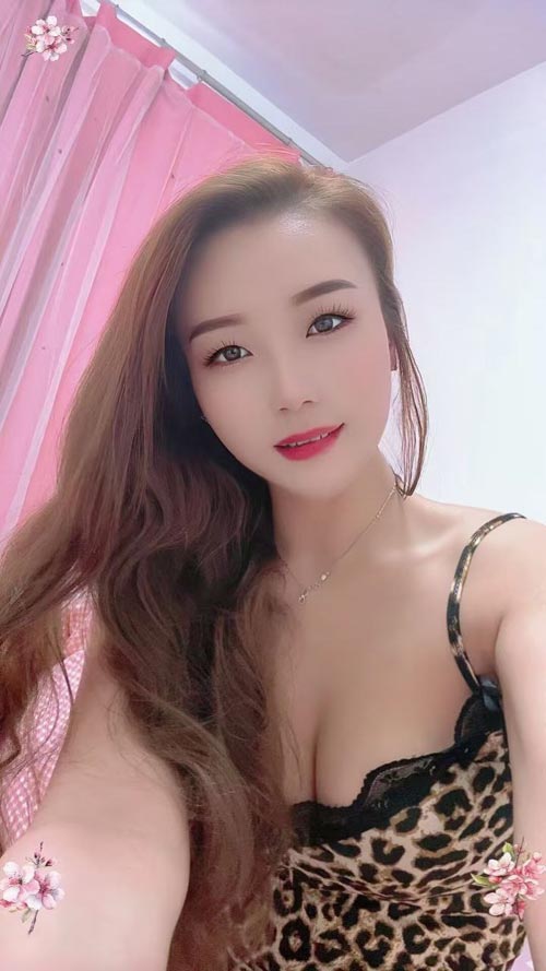 北京青年路妃儿可舌吻，美脚丝足大波