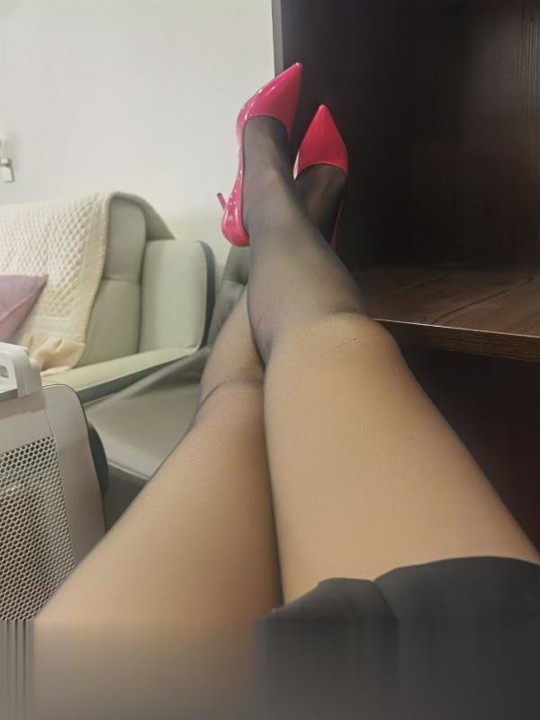 云南昆明楼凤美腿熟妇