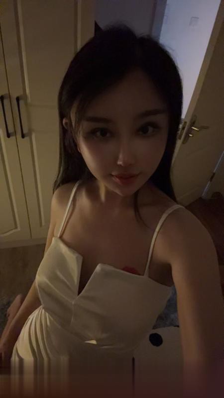 四川成都东站风骚丹丹小姐姐