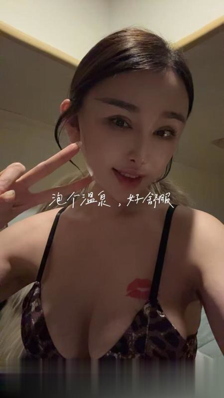 四川成都东站风骚丹丹小姐姐