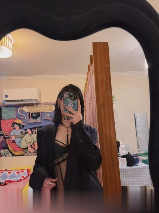 上海长宁区短发御姐