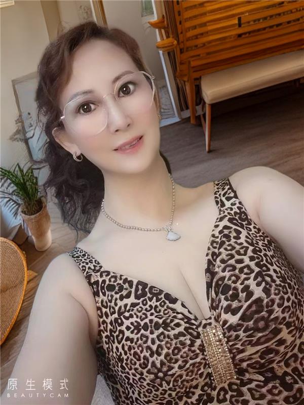 广东-深圳罗湖3张骚妇岚姐小少妇兼职