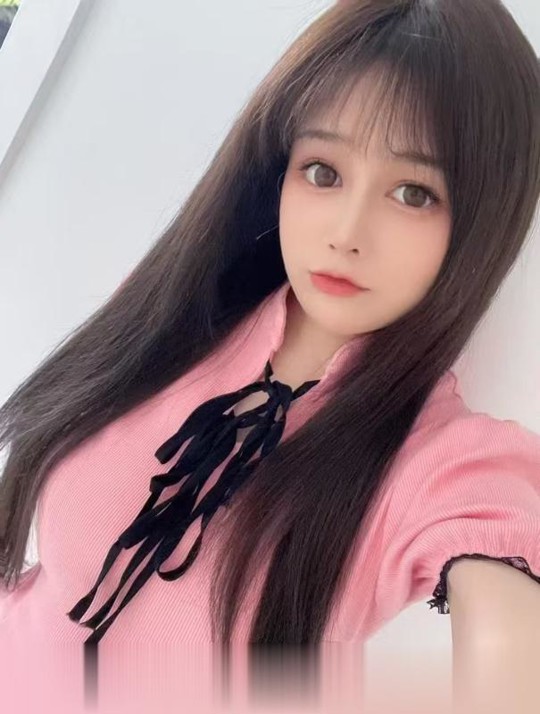 上海大胸小蛮腰美女