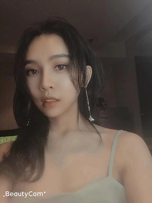 00年小萝莉自做自聊 小蛮腰凹凸有致 皮肤光滑 幼女控必入!