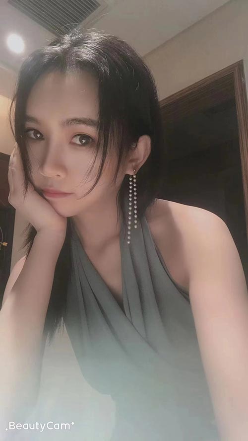 00年小萝莉自做自聊 小蛮腰凹凸有致 皮肤光滑 幼女控必入