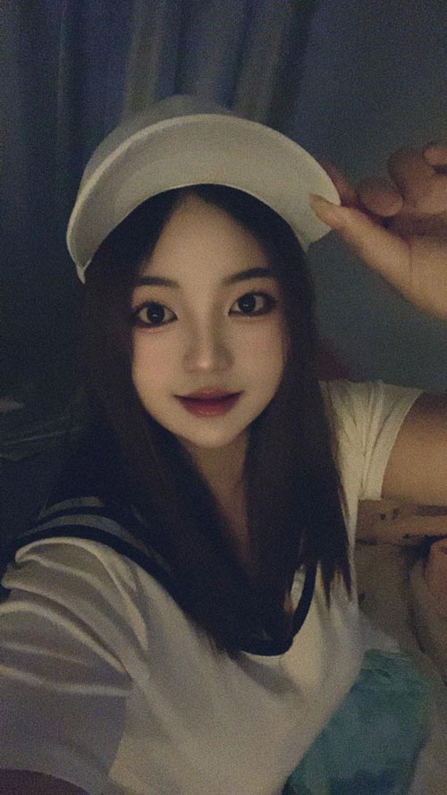 北京大悦城童颜巨乳小妞，服务爽玩的开