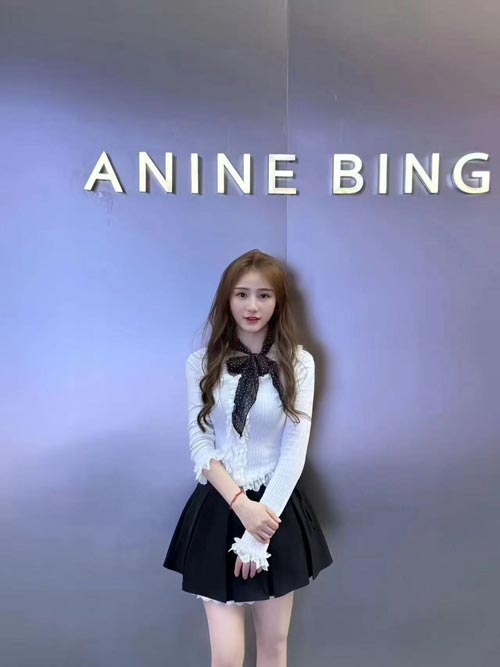 北京楼凤月月 南方妹子语气温柔肤白貌美 胸大又白配合度高