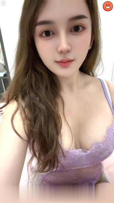 深圳民治新疆妹子伊娜颜值好看，像混血小姐姐