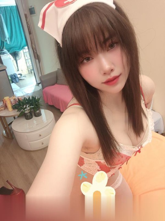 广东-深圳炮架冰淇淋小姐姐