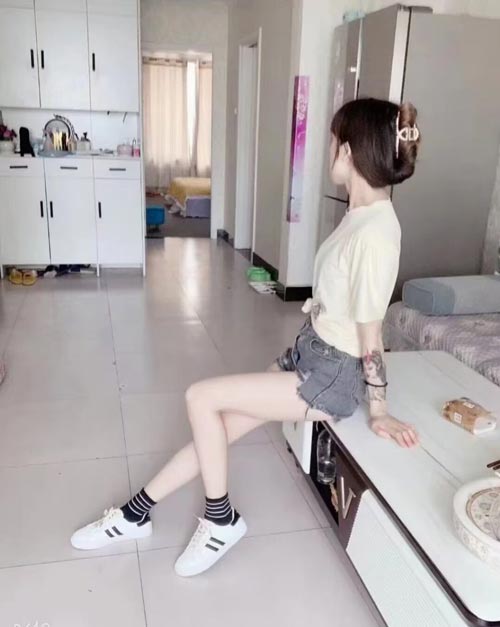 极具诱惑的骚浪贱中活秀丽美女