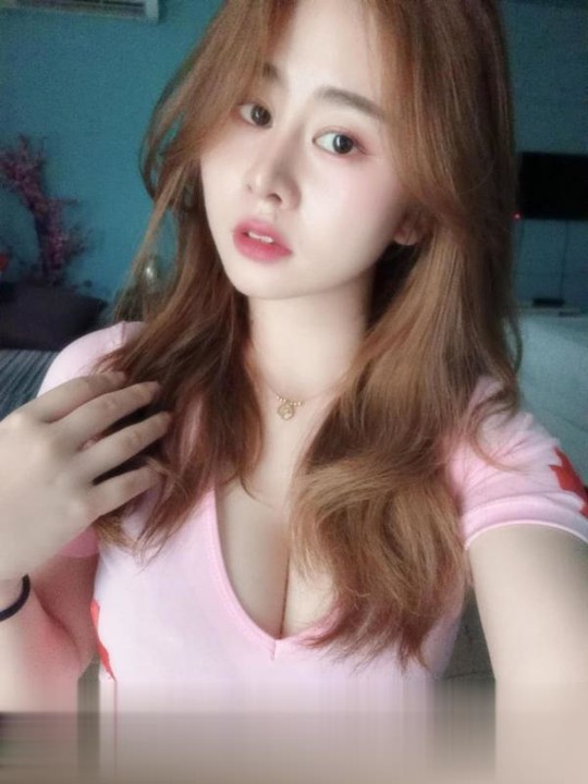 重庆-江北清纯颜值大奶月月超有少女感，清纯颜系美女