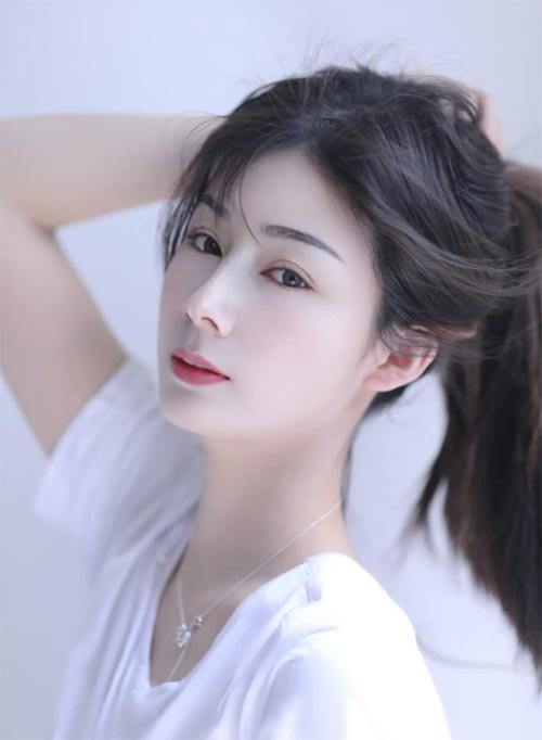 北京个人兼职南方小姐姐 肤白胸大 内秀腼腆型