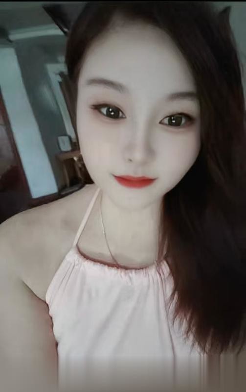 苏州相城真真穿着粉色的小吊带