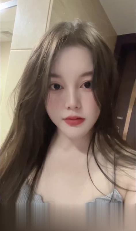 广东-广州巨臀潮喷慕慕美女颜射 3P