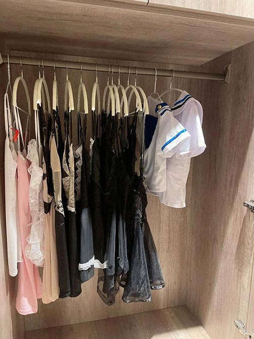 极品姐妹花，跪式服务小尺度