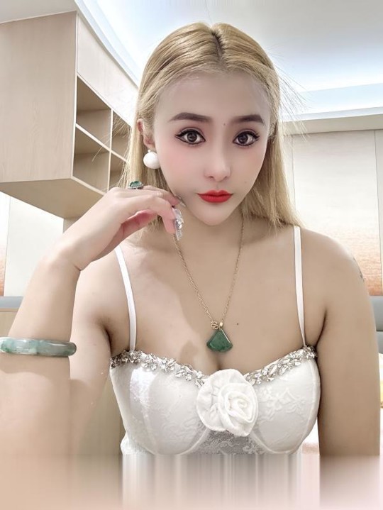 辽宁-沈阳穿白睡衣的朵朵老师