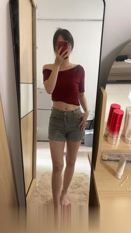 广东东莞虎门乐乐身材苗条，腿细又长年轻的妹子