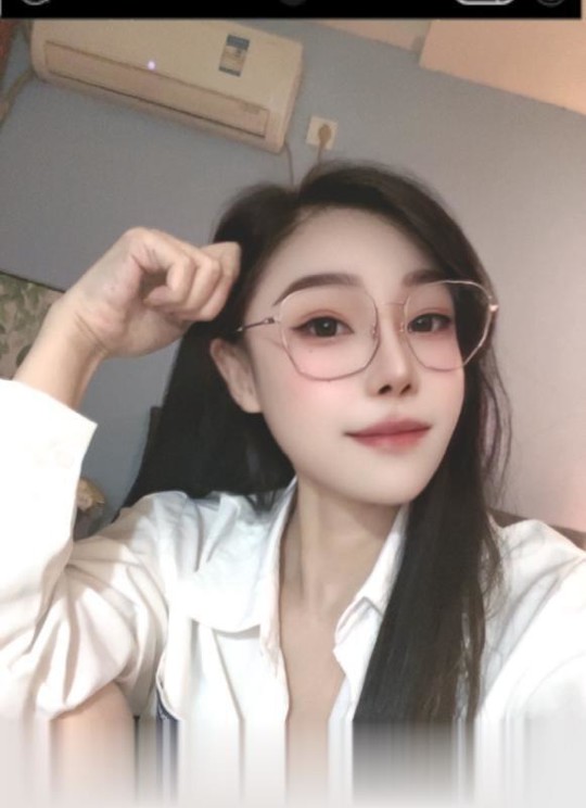 广东-深圳肤白颜值七七性感瑜伽小姐姐