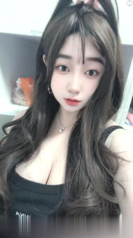 广州花都美乳可儿童颜巨乳性感美女，花都甜甜