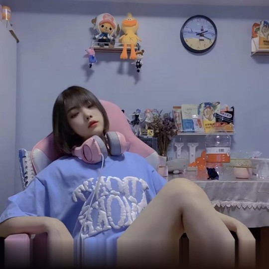 南京雨花萝莉小美女胸挺肤白