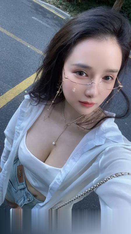 浙江-杭州一夜情眼镜混血妹爱丽丝