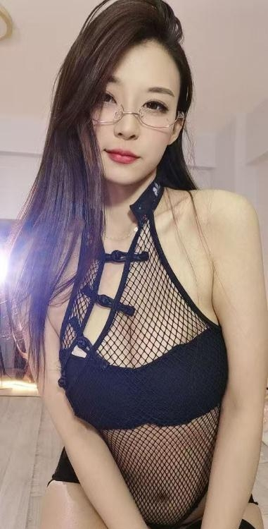 徐汇区眼镜风骚翘臀妹