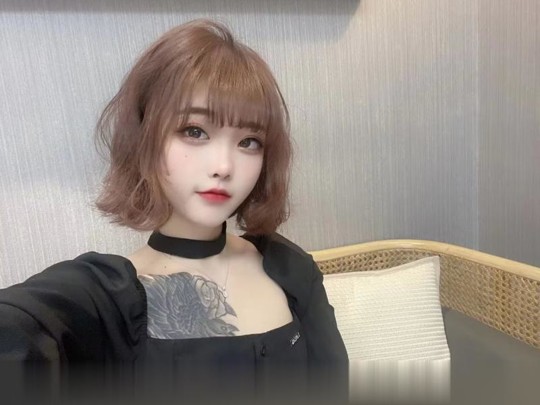 南京雨花萝莉小美女胸挺肤白