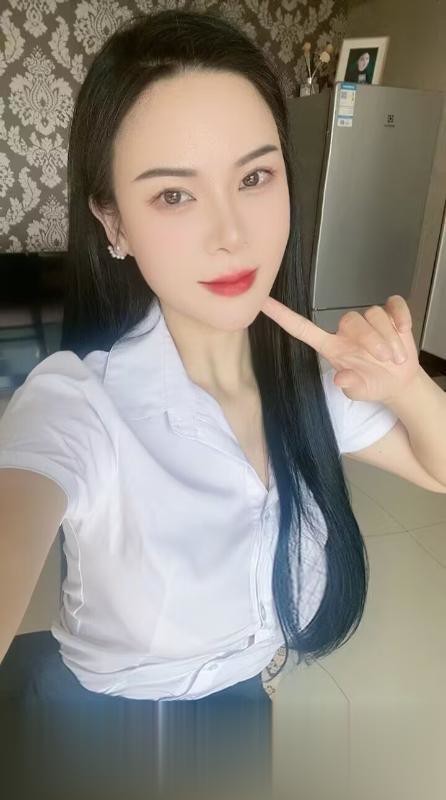 陕西-西安体育场少妇贝贝长的特别妩媚骚气，瑜伽教练