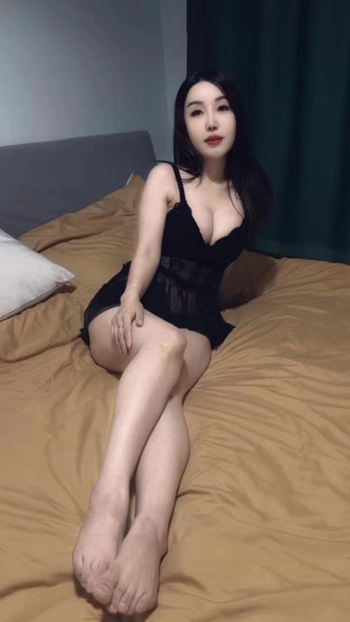 肤白胸大长腿美女等你约