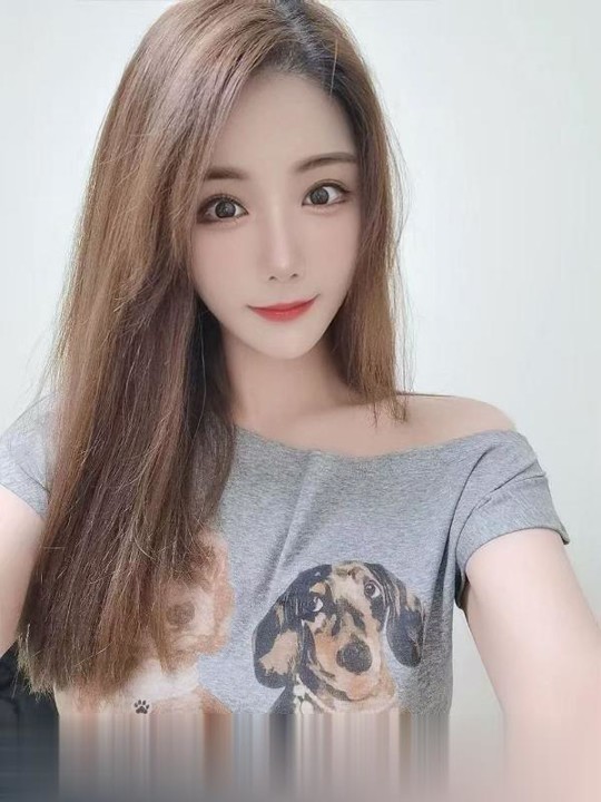 深圳前凸后翘美乳绾绾