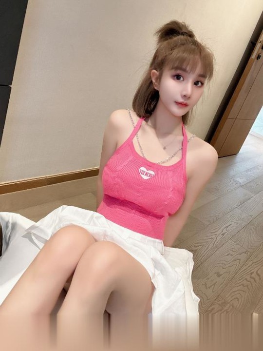 重庆-江北肤白貌美颜值梦梦进门看到一双大长腿