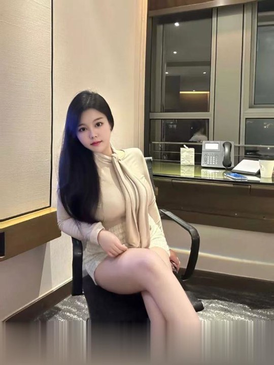 广东-广州巨臀潮喷慕慕美女颜射 3P