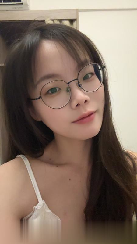 深圳眼镜妹兼职诗诗个人兼职，自聊自做